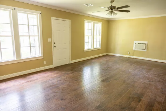 $1,300 | 1314 Rampart Street, Columbus, TX 78934