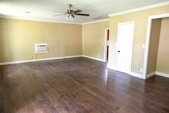 $1,300 | 1314 Rampart Street, Columbus, TX 78934