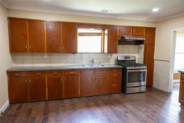 $1,300 | 1314 Rampart Street, Columbus, TX 78934