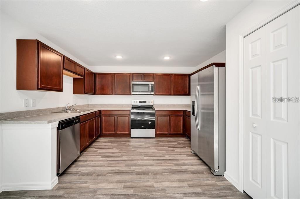 816 Cardinal Way Kissimmee, FL 34759 - Photo 2 of 7