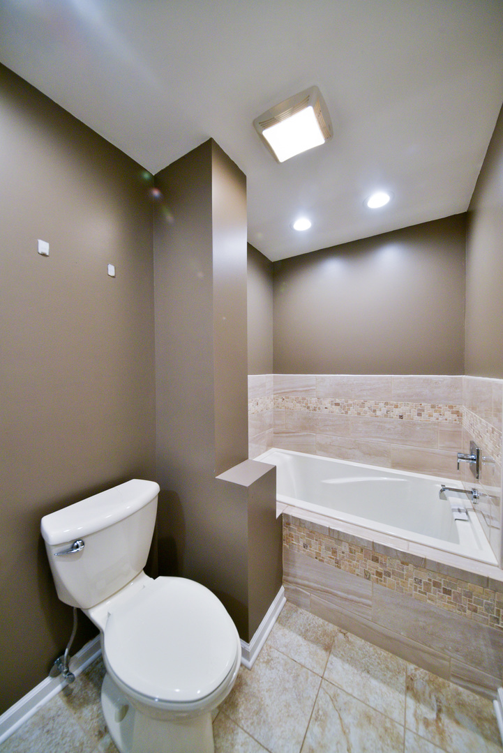 755 Cumnock Road Olympia Fields, IL 60461 - Photo 23 of 34 a bathroom with a toilet sink and mirror