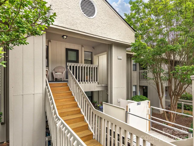 $232,000 | 304 Abbey Circle, Asheville, NC 28805