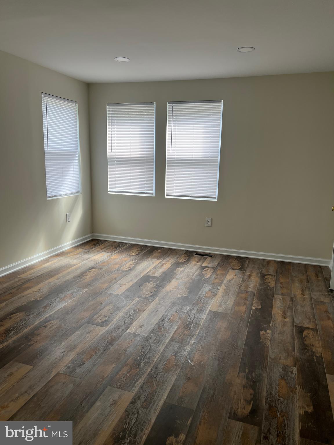 4064 Edgewood Road Baltimore, MD 21215 - Photo 11 of 26 LR