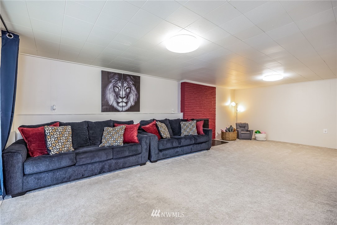 16204 Southeast 132nd Street Renton, WA 98059 - Photo 21 of 38 a living room with furniture and a couch