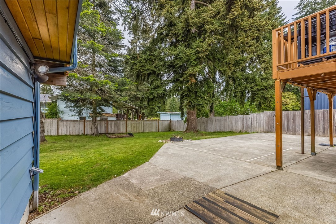 16204 Southeast 132nd Street Renton, WA 98059 - Photo 31 of 38 a view of a back yard