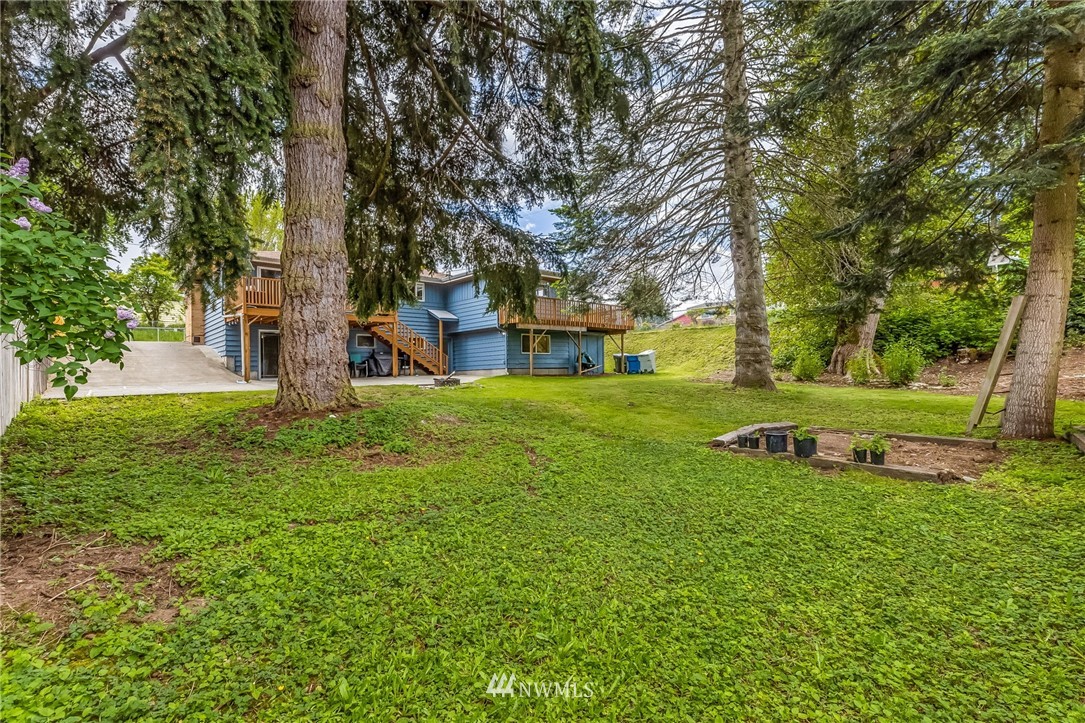 16204 Southeast 132nd Street Renton, WA 98059 - Photo 33 of 38 a view of a house with a big yard