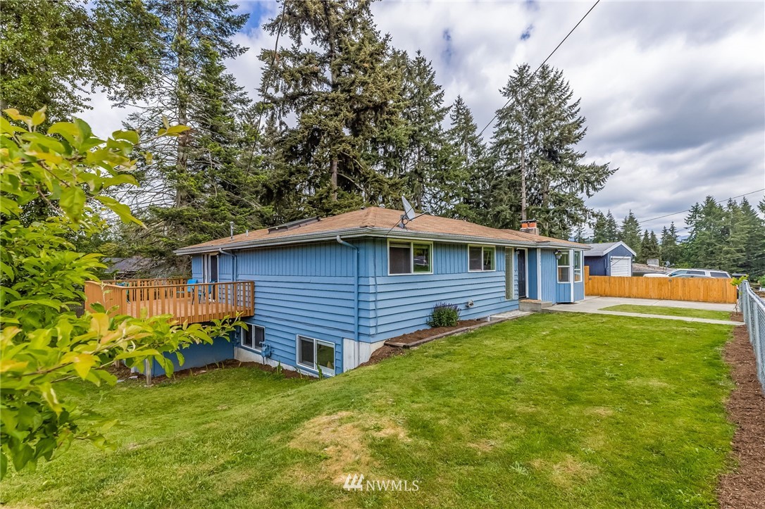 16204 Southeast 132nd Street Renton, WA 98059 - Photo 36 of 38 a backyard of a house with lots of green space