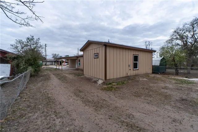 a view of a house with a backyard