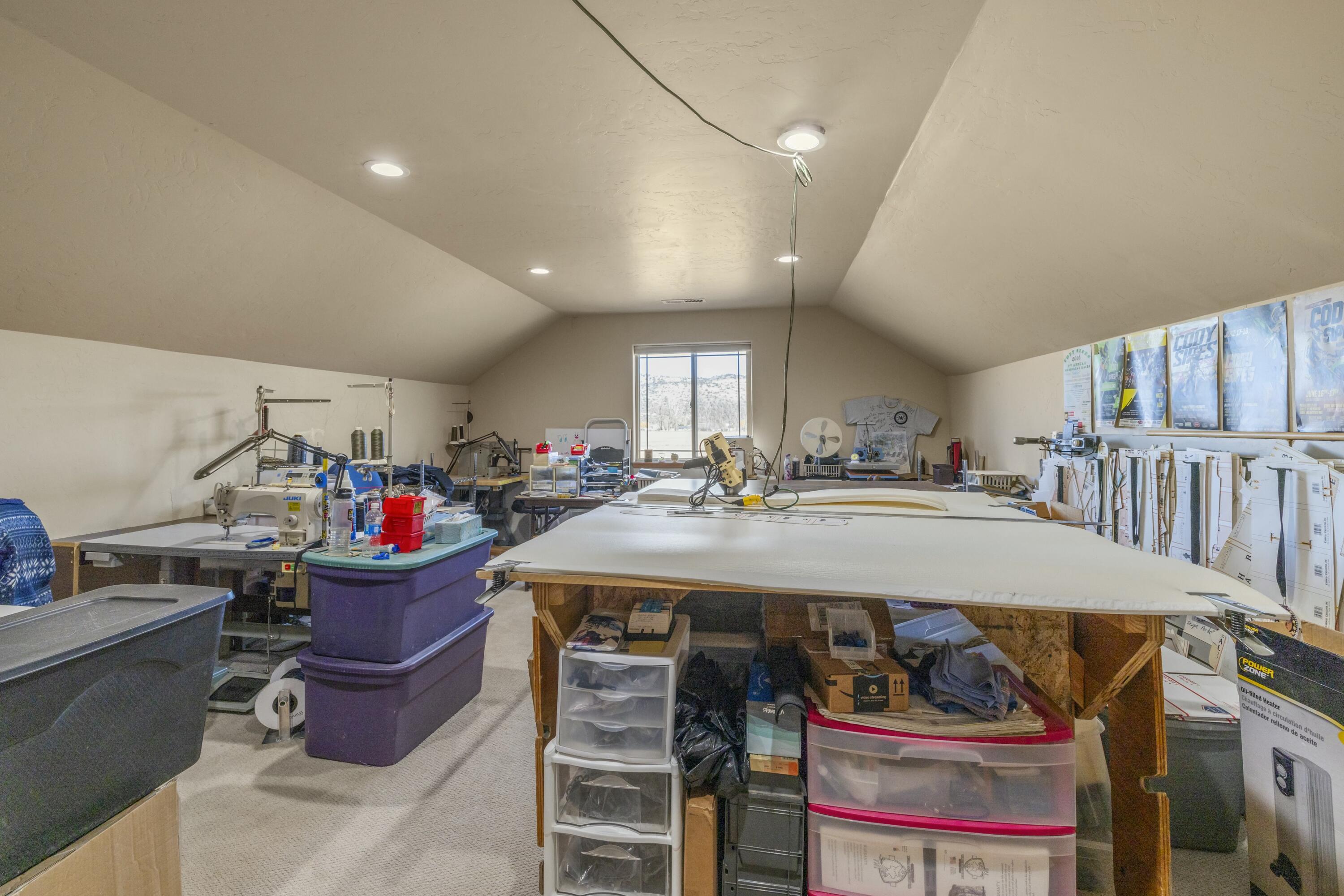 11251 Crystal Springs Road Klamath Falls, OR 97603 - Photo 25 of 64 bonus room