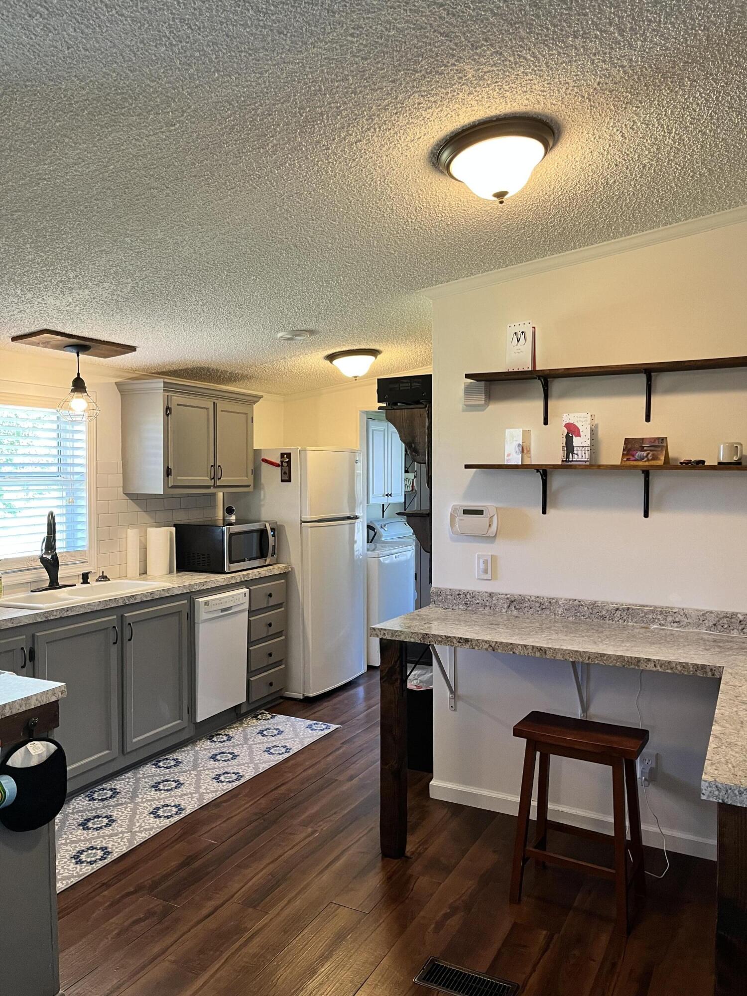 9715 Lindsey Road Plainwell, MI 49080 - Photo 6 of 24 IMG_0577 (1)