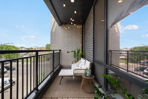 $759,000 | 2405 West Iowa Street, Unit 303, Chicago, IL 60622