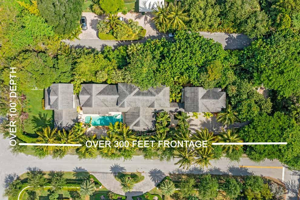 1230 North Ocean Boulevard Gulf Stream, FL 33483 - Photo 53 of 53 a view of a flower in a garden