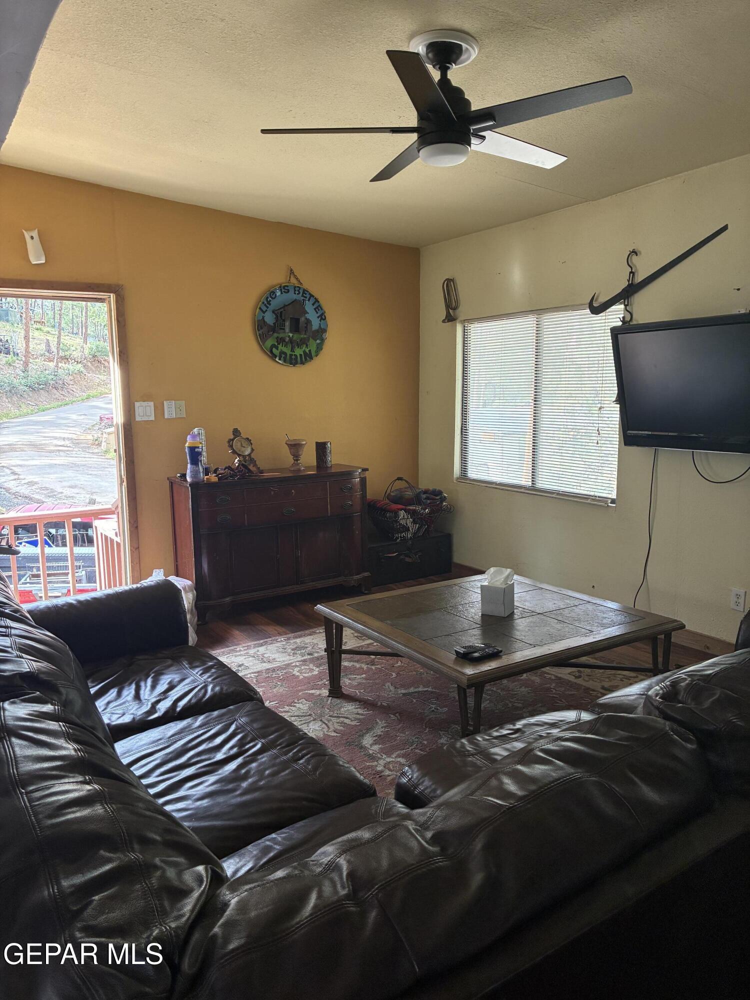 217 Juniper Road Ruidoso, NM 88345 - Photo 4 of 17 Living area
