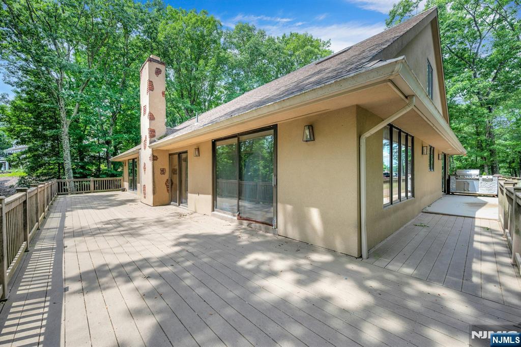 737 Ridge Road Butler, NJ 07405 - Photo 8 of 31