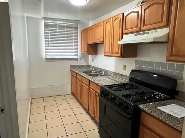 $2,500 | 2869 38th Avenue, Oakland, CA 94619