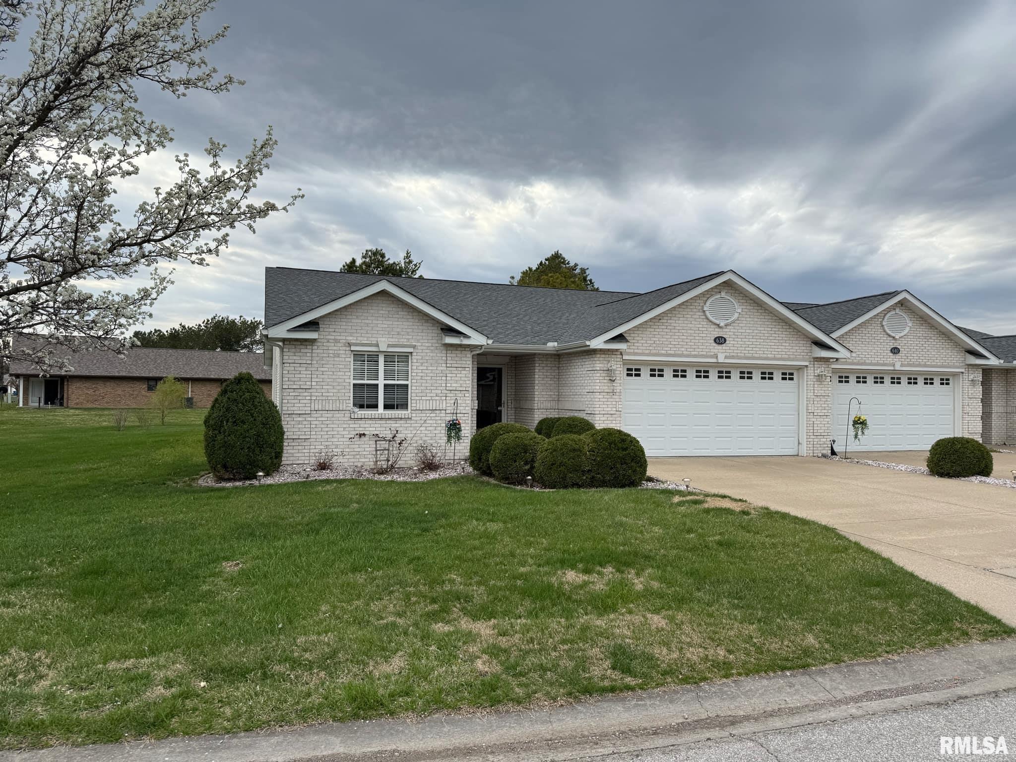 638 Lake Harbor Drive Marion, IL 62959 - Photo 1 of 18