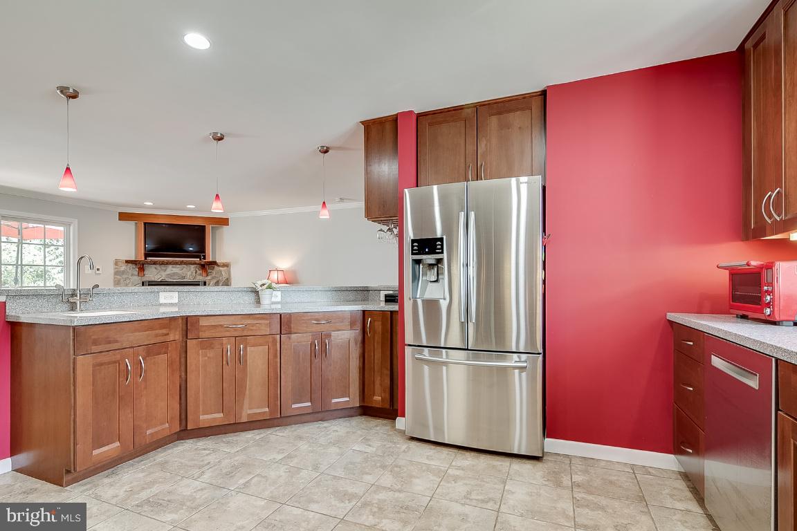 229 Manvell Road Southeast Vienna, VA 22180 - Photo 10 of 40 Gallery Image 10