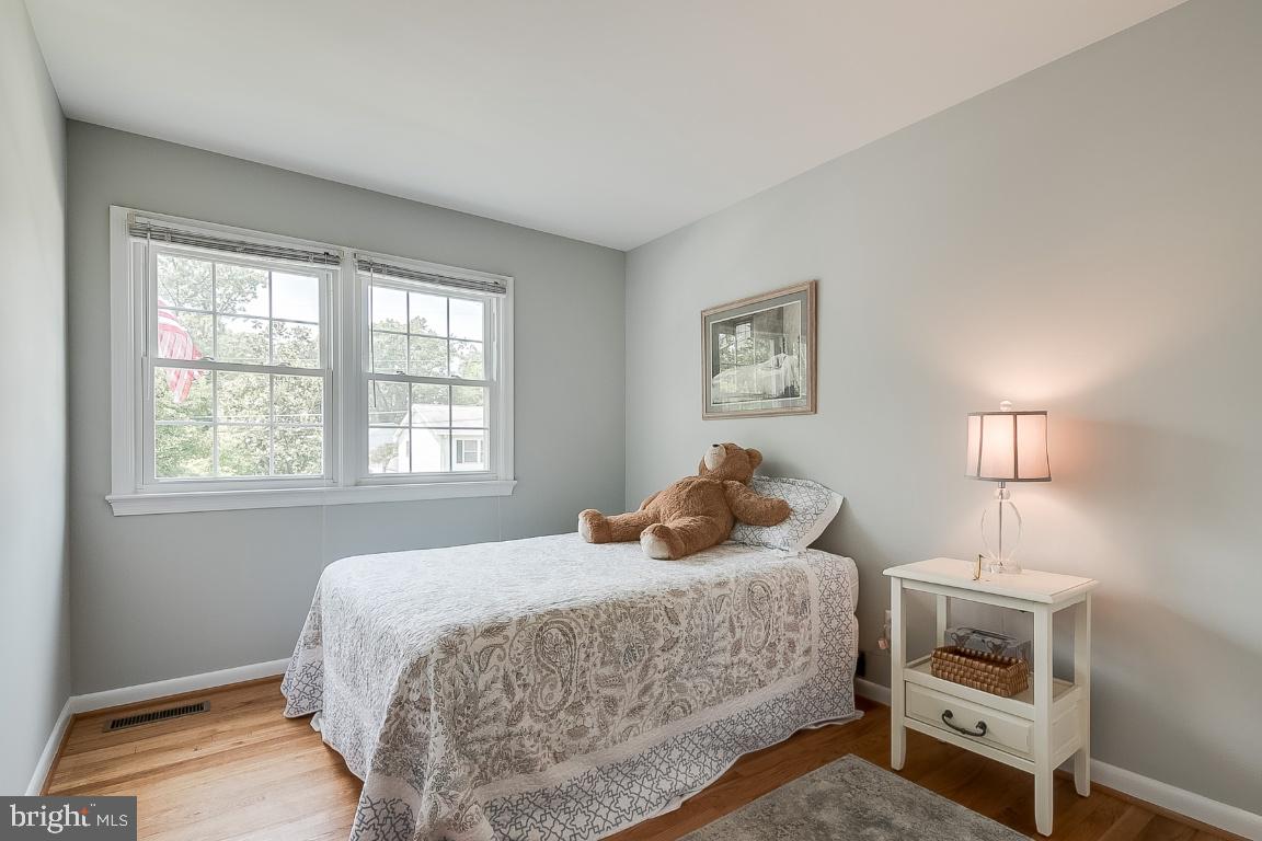 229 Manvell Road Southeast Vienna, VA 22180 - Photo 22 of 40 Bedroom 3