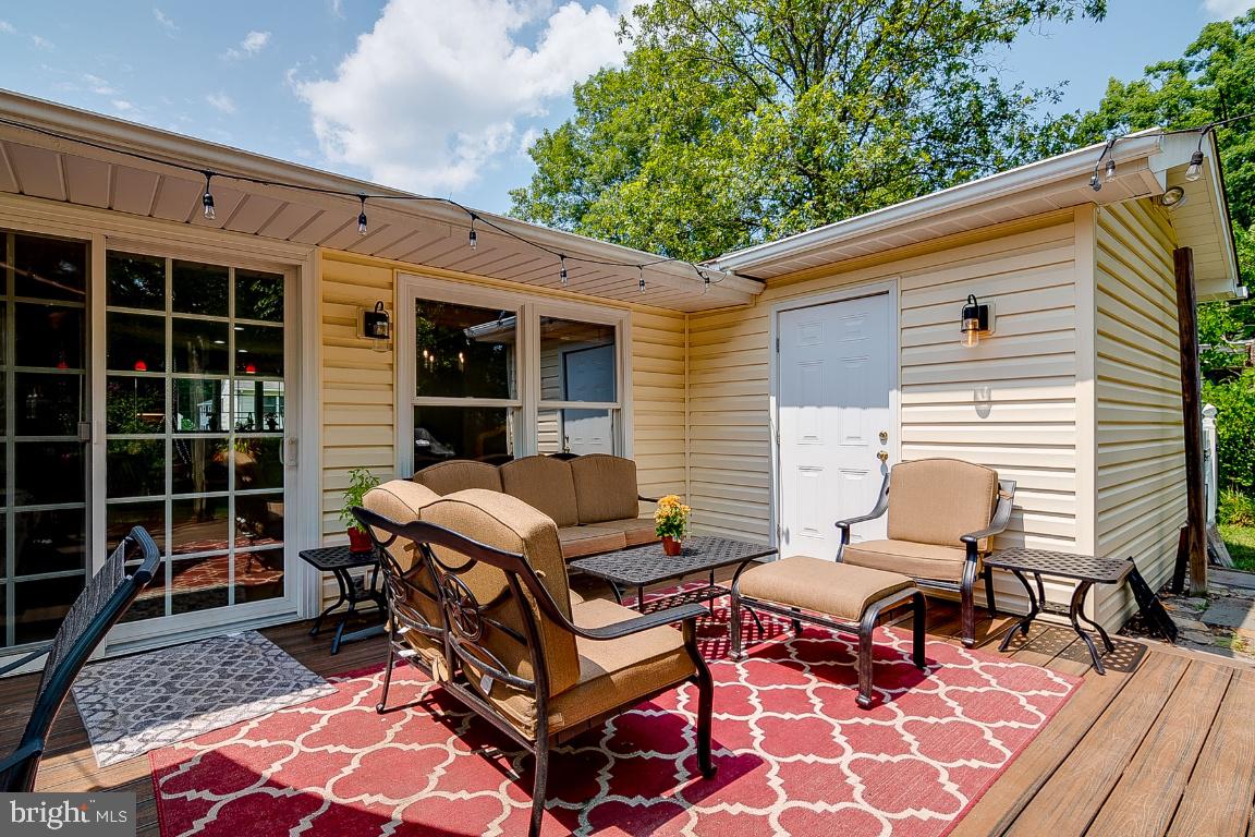 229 Manvell Road Southeast Vienna, VA 22180 - Photo 27 of 40 Let's sit out back!