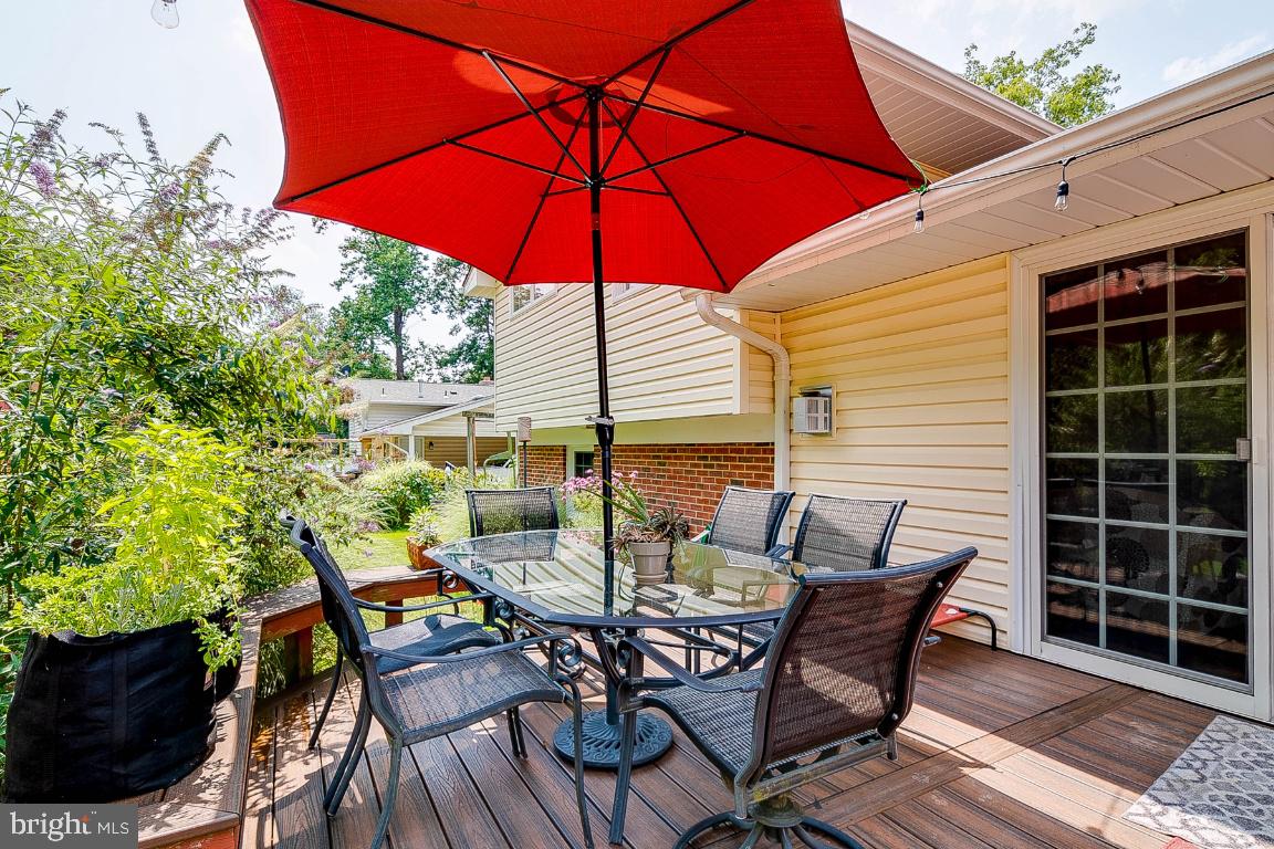 229 Manvell Road Southeast Vienna, VA 22180 - Photo 28 of 40 Let's sit out back!