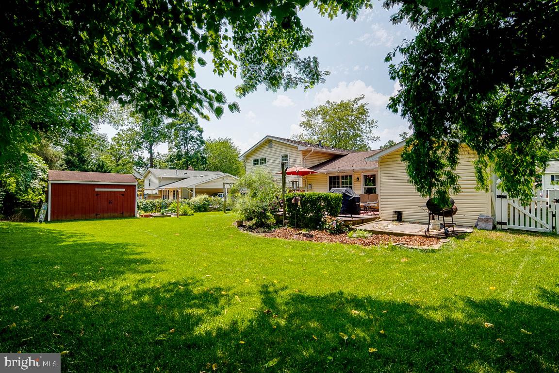 229 Manvell Road Southeast Vienna, VA 22180 - Photo 30 of 40 A great place to entertain!