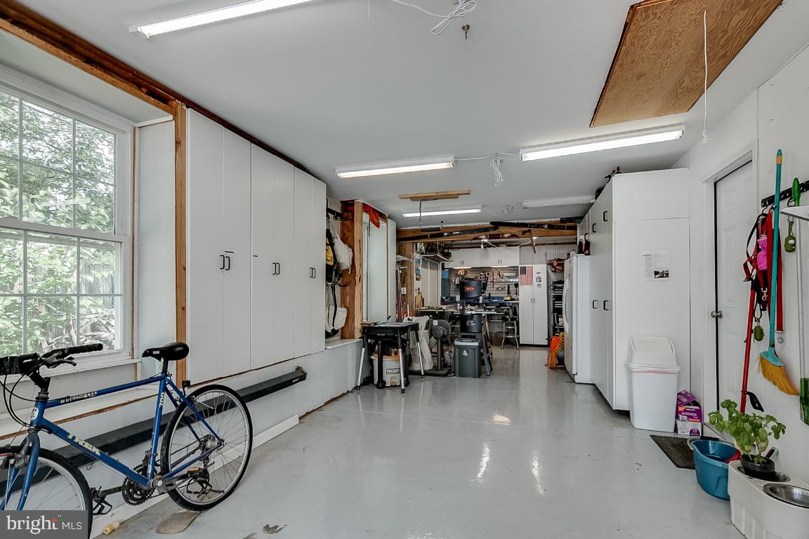 229 Manvell Road Southeast Vienna, VA 22180 - Photo 35 of 40 Great garage!