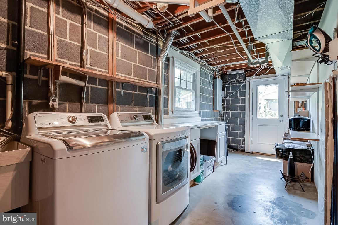 229 Manvell Road Southeast Vienna, VA 22180 - Photo 38 of 40 Gallery Image 38