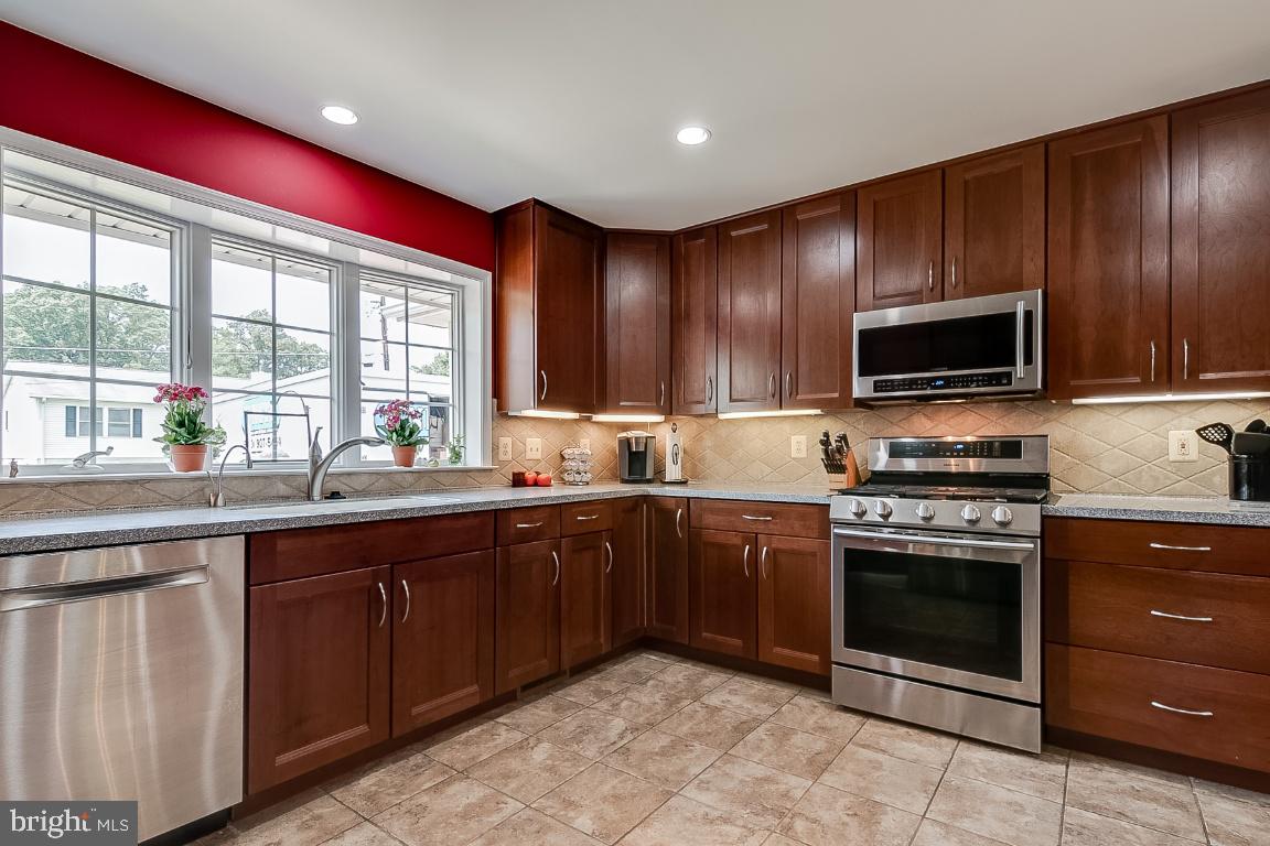 229 Manvell Road Southeast Vienna, VA 22180 - Photo 9 of 40 Gallery Image 9
