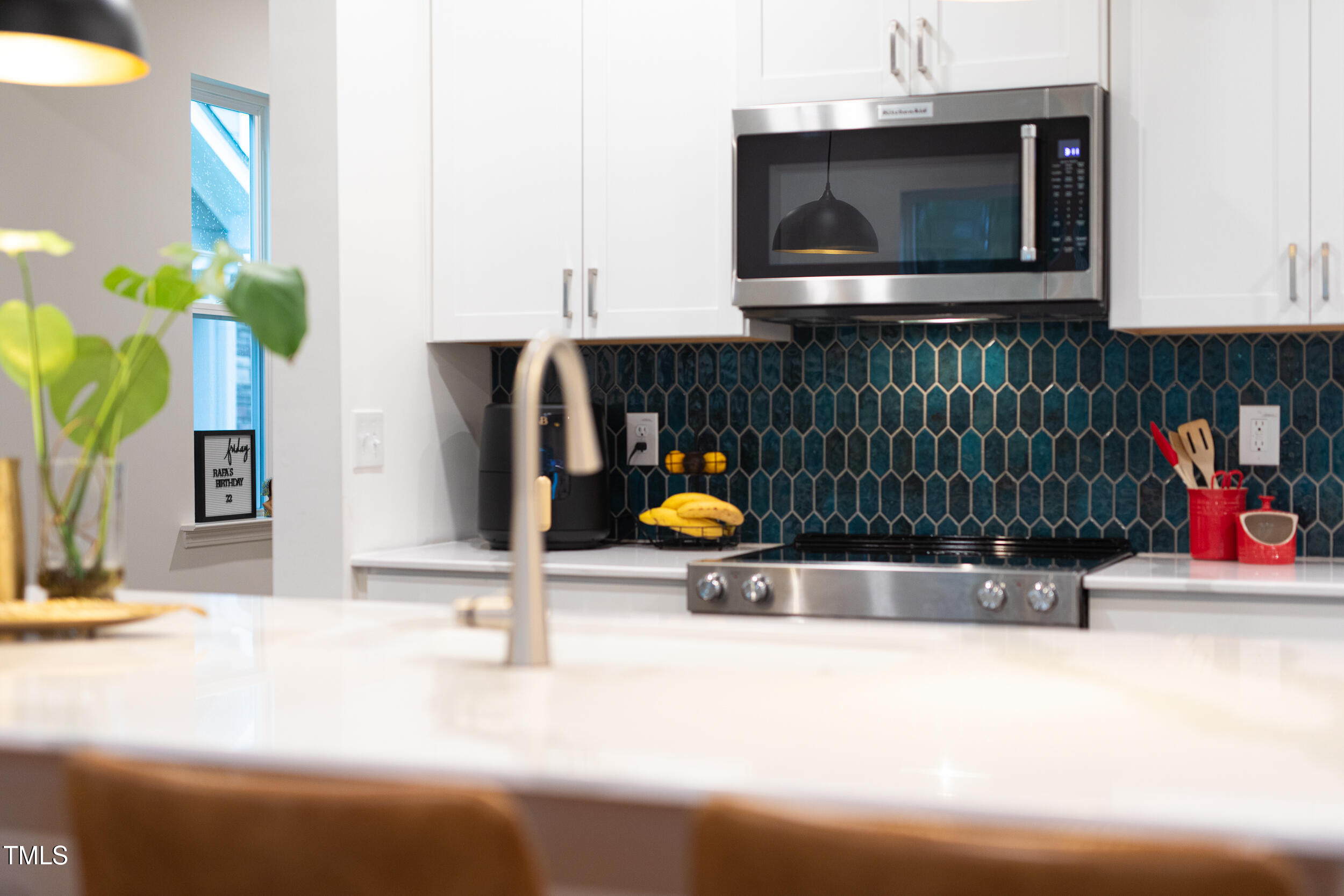 128 Rialto Street Chapel Hill, NC 27516 - Photo 18 of 44 a living room with furniture