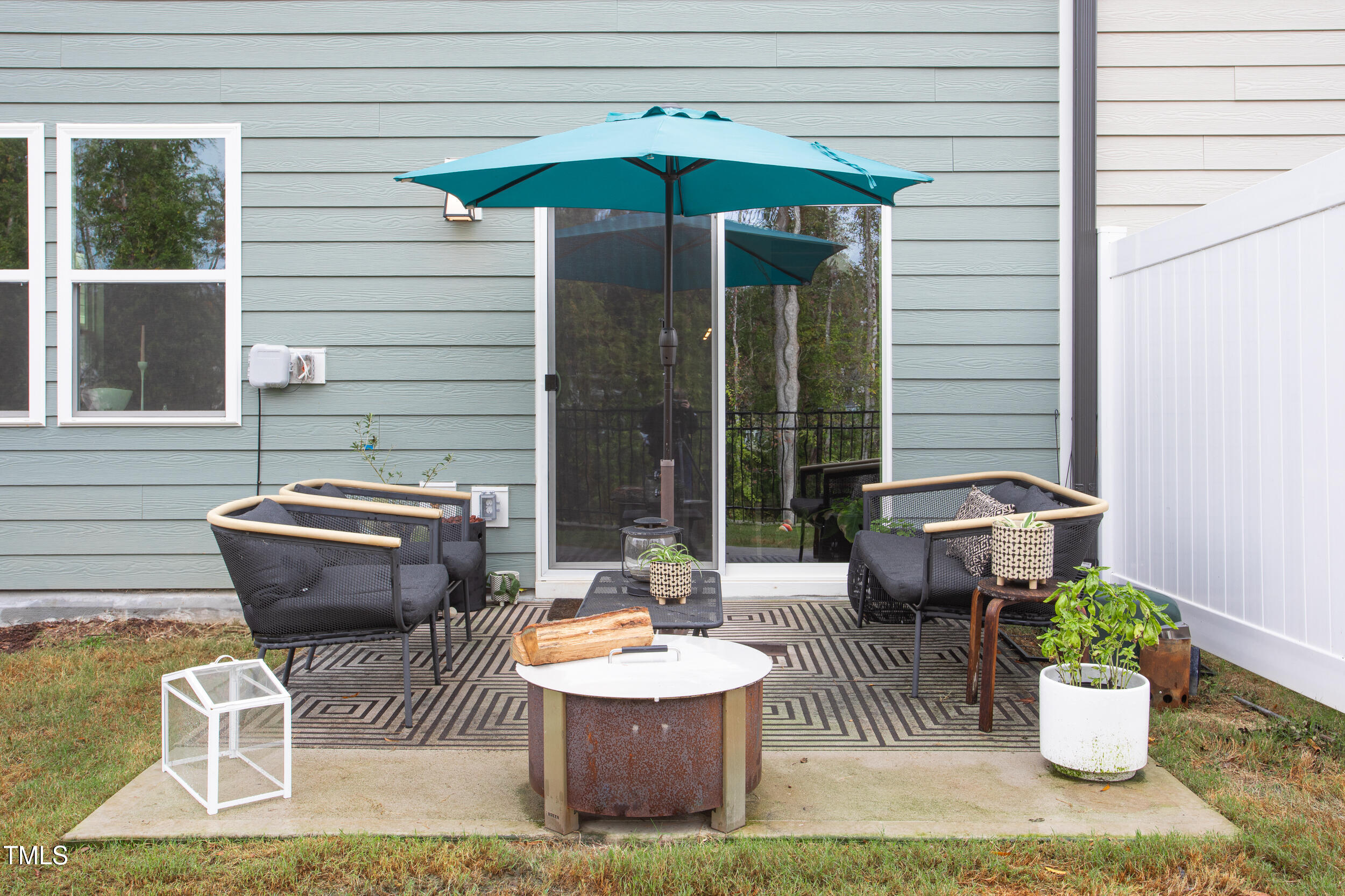 128 Rialto Street Chapel Hill, NC 27516 - Photo 40 of 44 a outdoor view with a sitting space