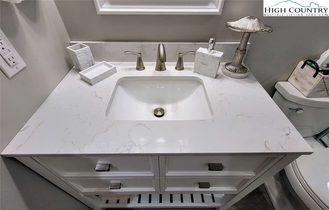 1157 Pine Ridge Road Beech Mountain, NC 28604 - Photo 11 of 25 a living room with furniture