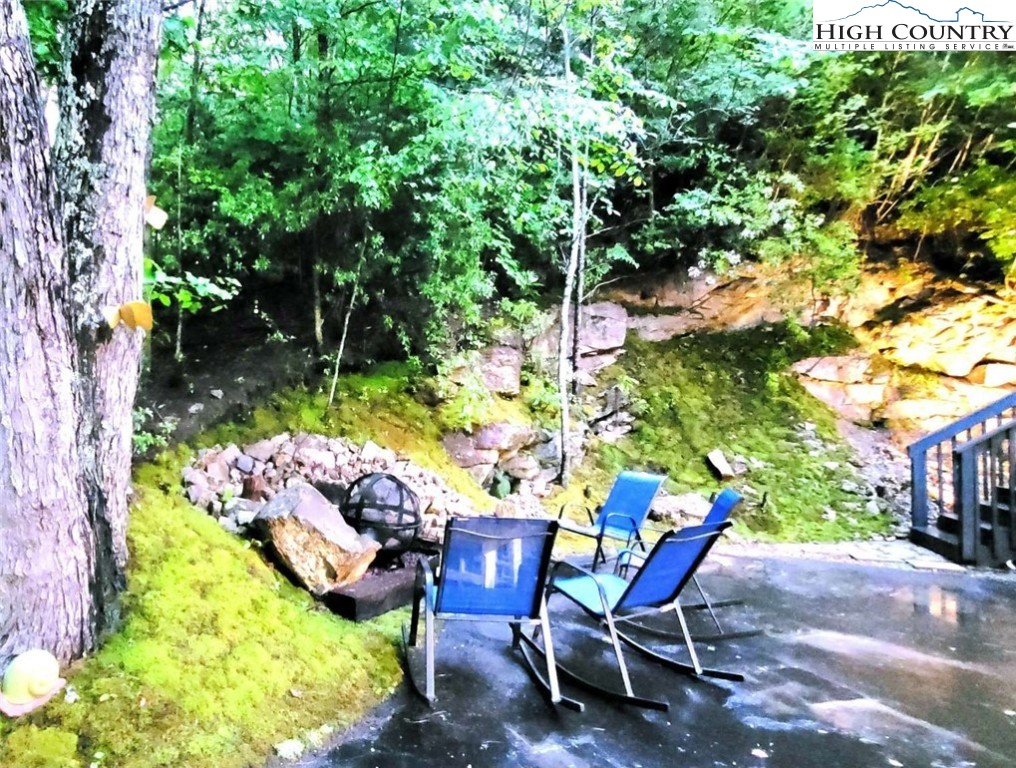 1157 Pine Ridge Road Beech Mountain, NC 28604 - Photo 17 of 25 a view of a chairs and table in backyard