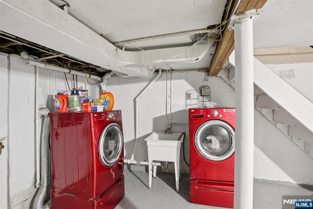 322 Marshall Street Ridgewood, NJ 07450 - Photo 23 of 32 a utility room with dryer and washer