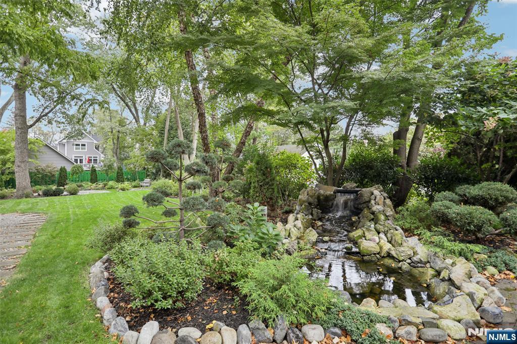 322 Marshall Street Ridgewood, NJ 07450 - Photo 31 of 32 a view of a garden with a tree