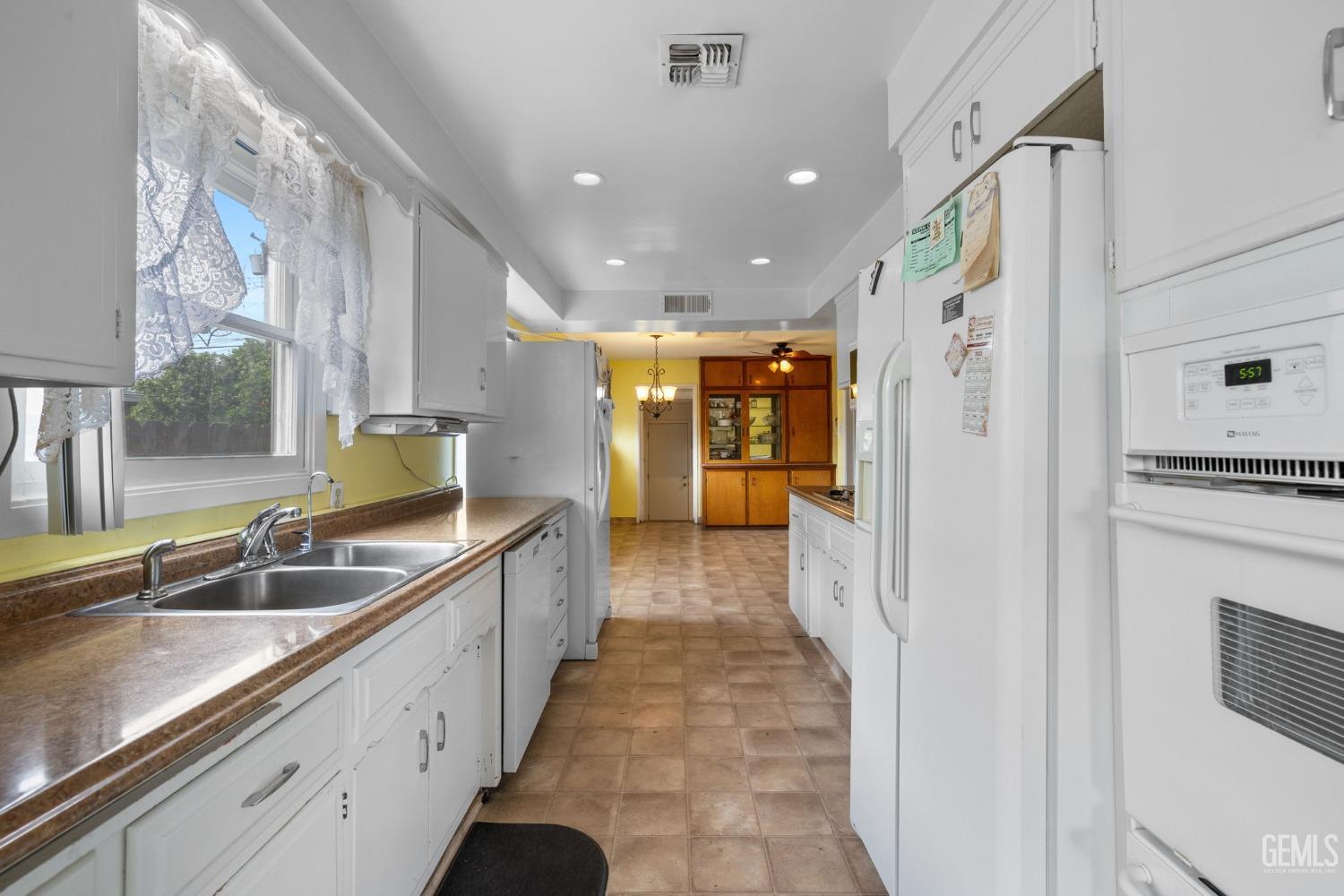 Undisclosed Address Bakersfield, CA 93309 - Photo 9 of 32