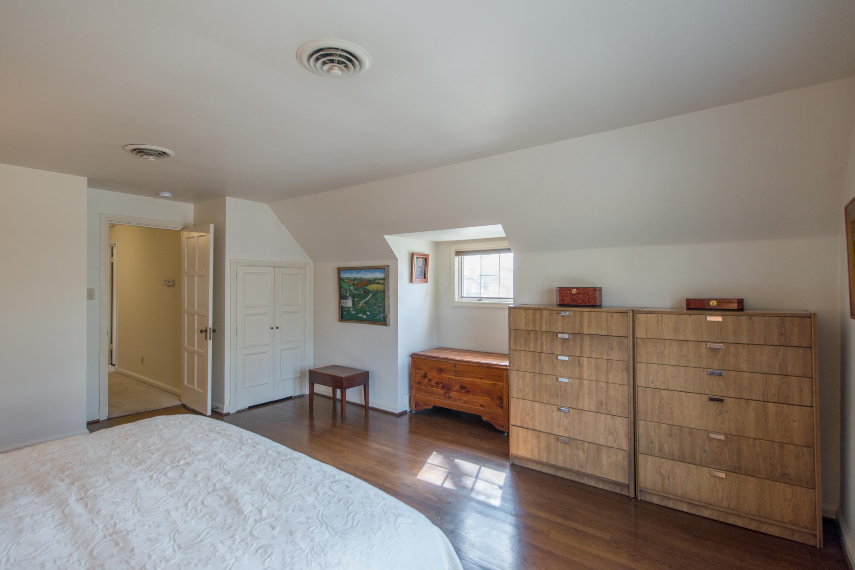 2368 Club Road Columbus, OH 43221 - Photo 43 of 74