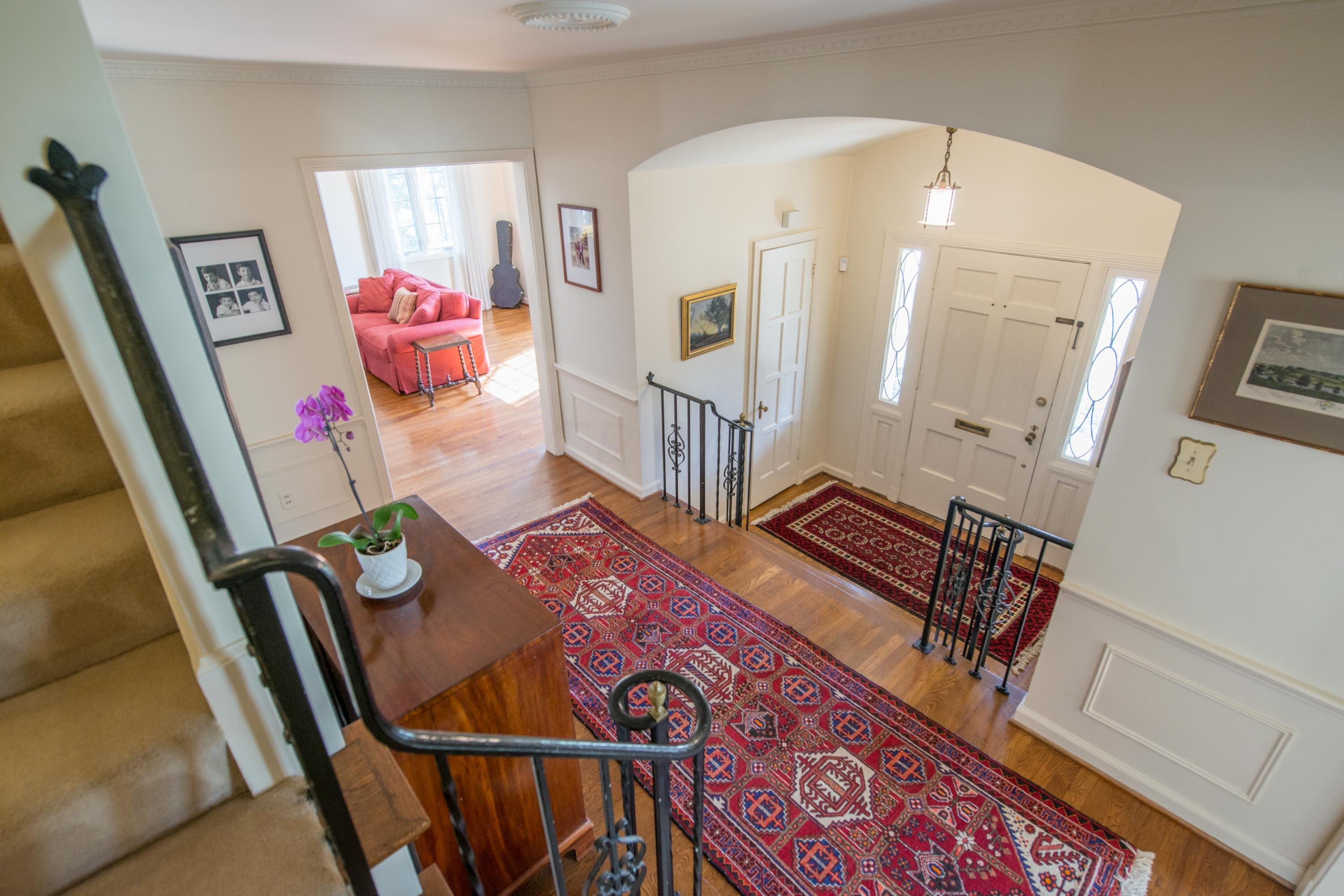 2368 Club Road Columbus, OH 43221 - Photo 5 of 74