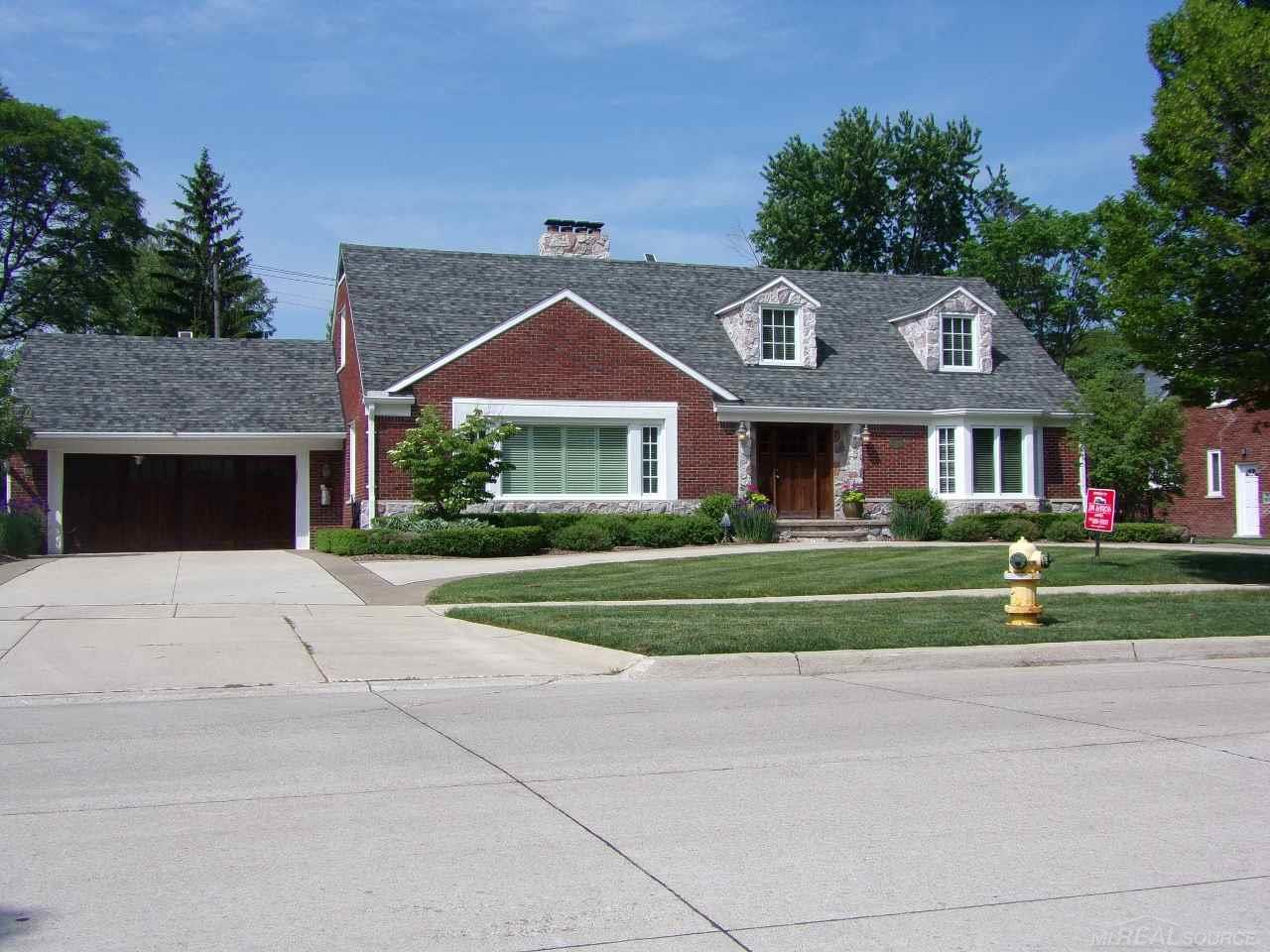 1070 North Renaud Road Grosse Pointe Woods, MI 48236 - Photo 1 of 50