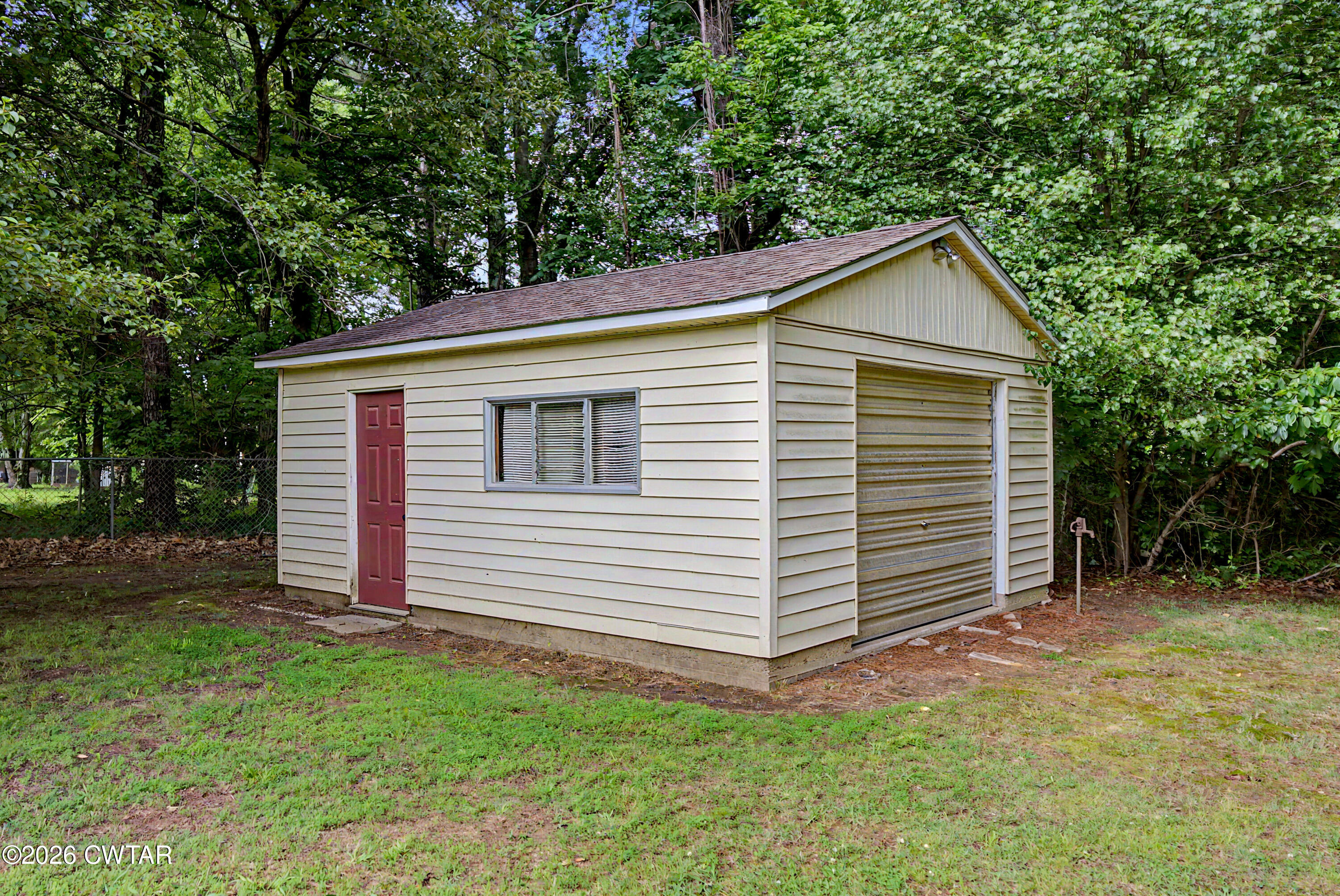 1074 Old Humboldt Road Jackson, TN 38305 - Photo 11 of 20 Back 3