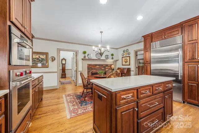 a kitchen that has a lot of cabinets in it