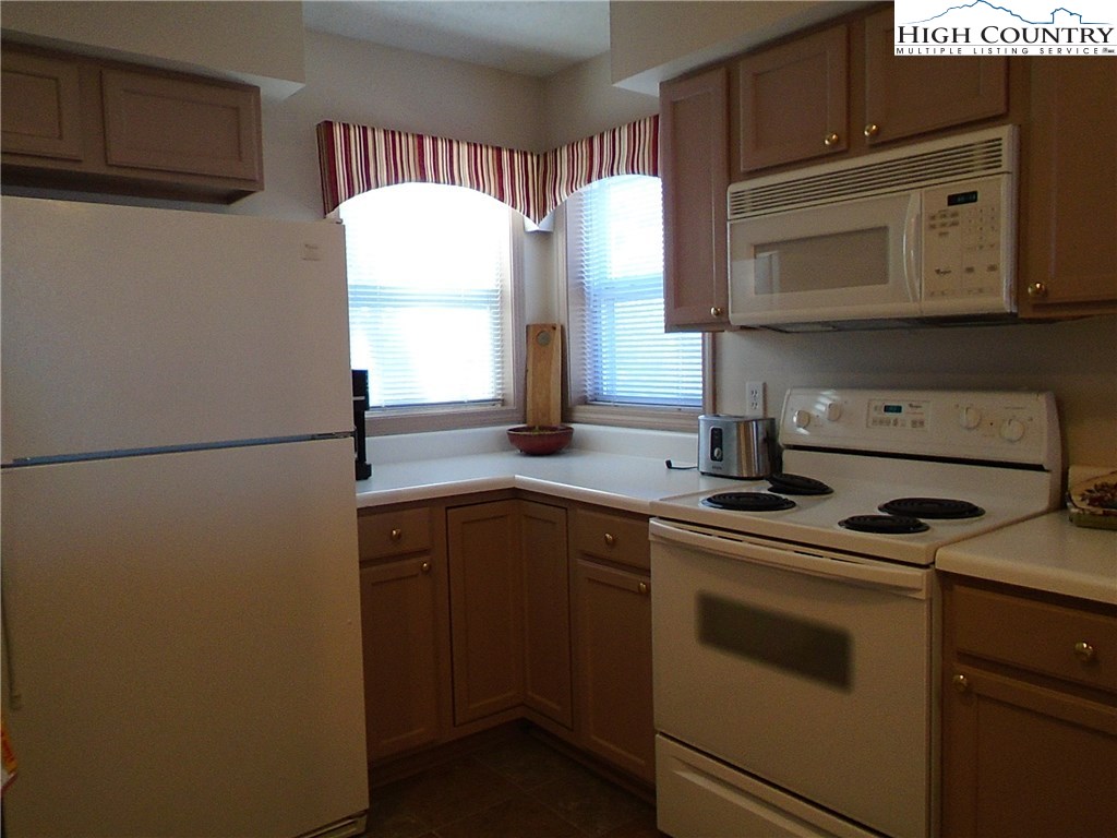 101 North Pinnacle Ridge Road, Unit A101 Beech Mountain, NC 28604 - Photo 12 of 28