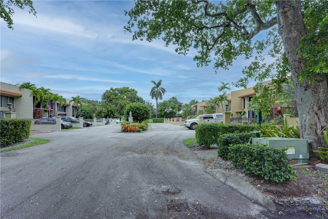 8811 Gatehouse Road, Unit 5 Plantation, FL 33324 - Photo 41 of 47 Photo 41