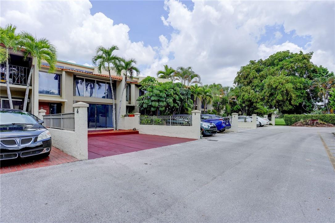 8811 Gatehouse Road, Unit 5 Plantation, FL 33324 - Photo 6 of 47 Photo 6