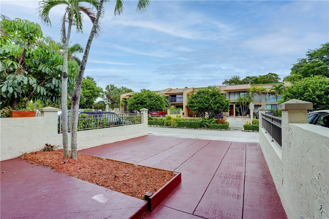 8811 Gatehouse Road, Unit 5 Plantation, FL 33324 - Photo 8 of 47 Photo 8