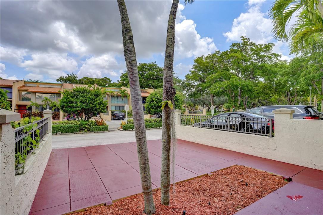 8811 Gatehouse Road, Unit 5 Plantation, FL 33324 - Photo 9 of 47 Photo 9