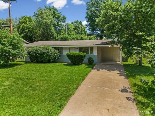 $2,400 | 404 Spring Meadows Drive, Manchester, MO 63011