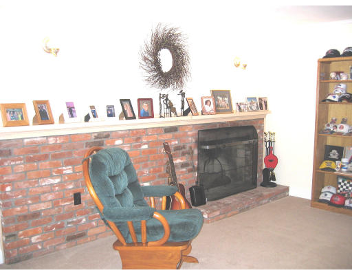 89 Old Stage Road Chelmsford, MA 01824 - Photo 8 of 17 Gallery Image 8