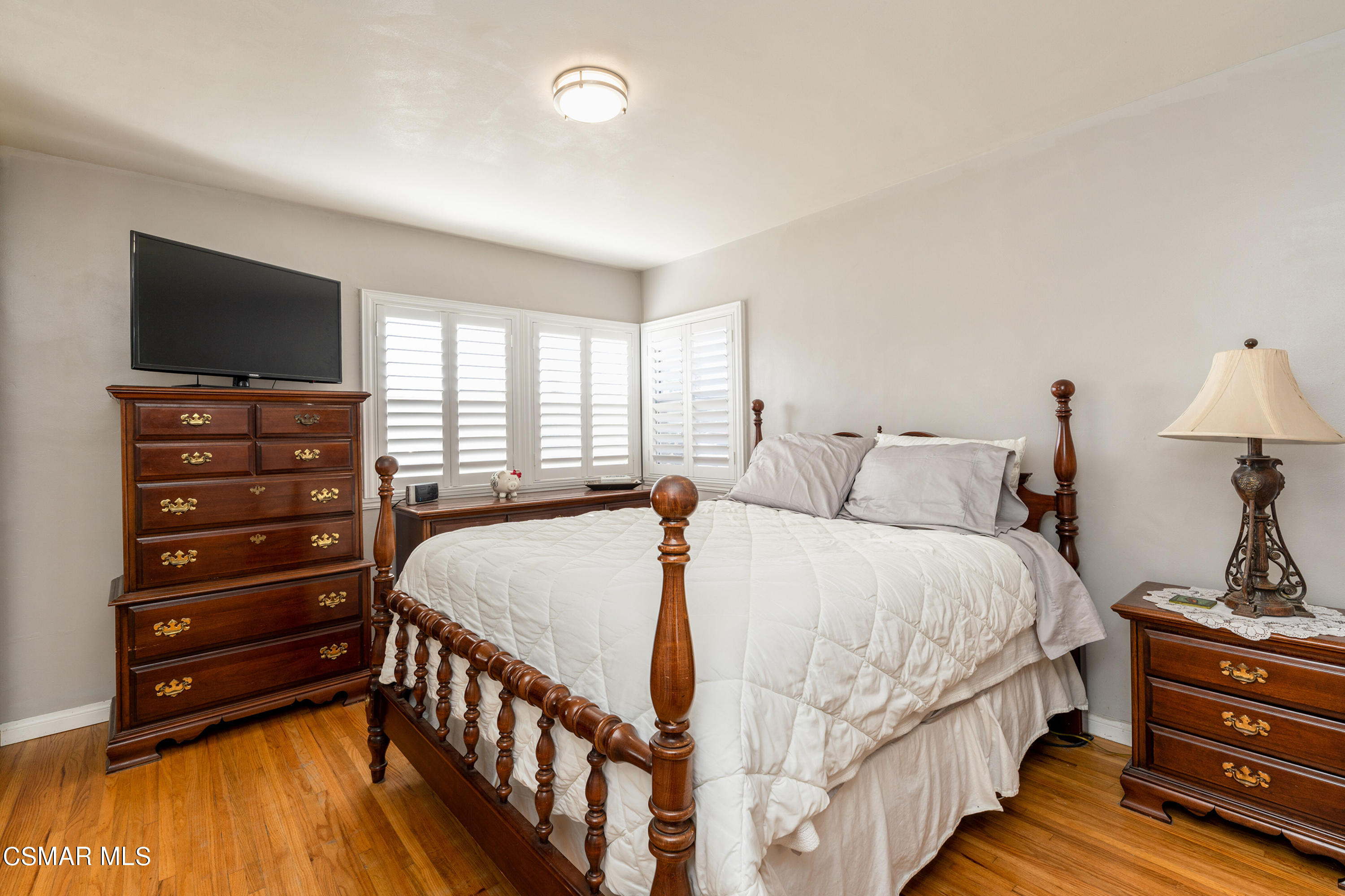 305 West Roderick Avenue Oxnard, CA 93030 - Photo 11 of 18 Roderick Masterbedroom