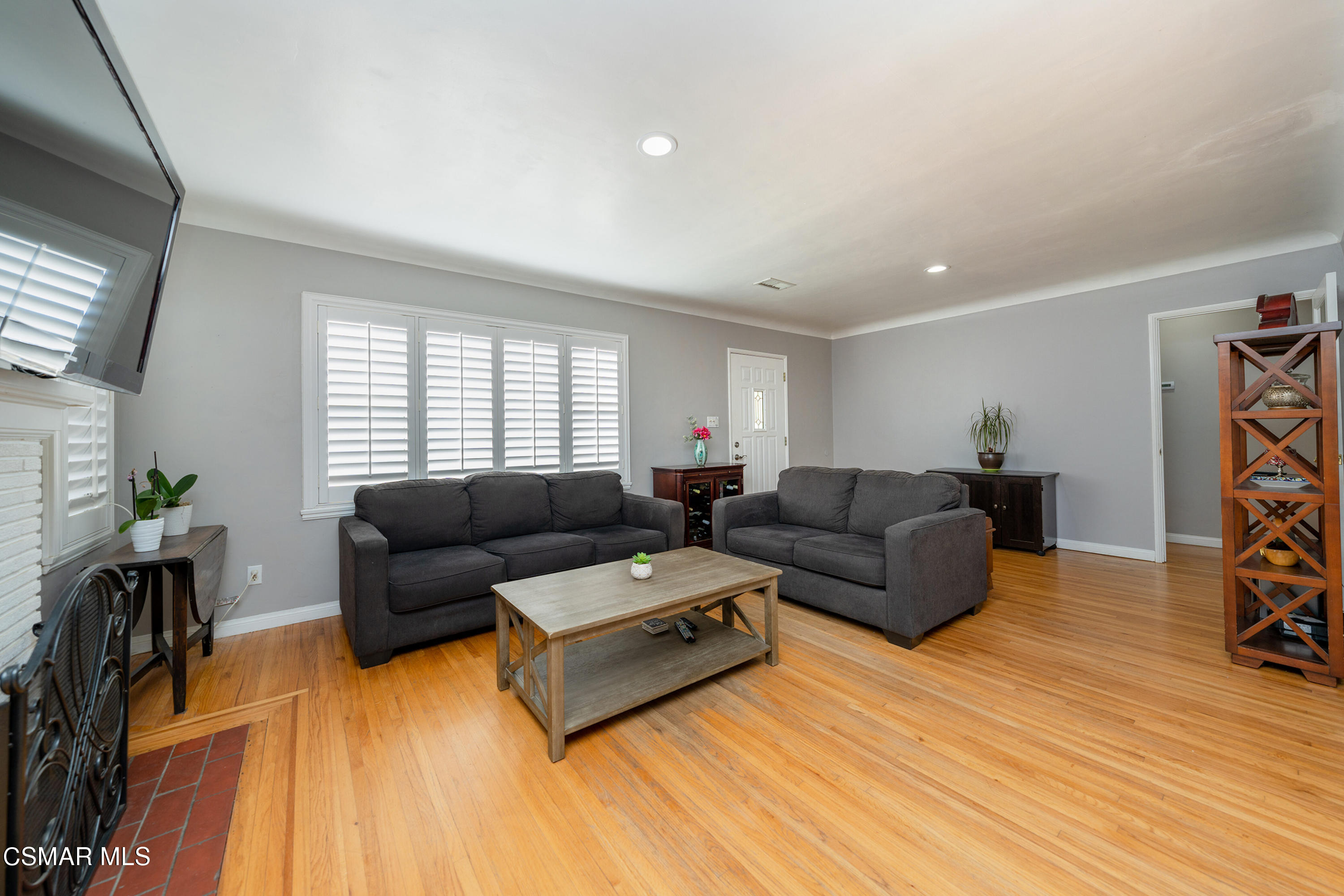 305 West Roderick Avenue Oxnard, CA 93030 - Photo 5 of 18 Roderick Living