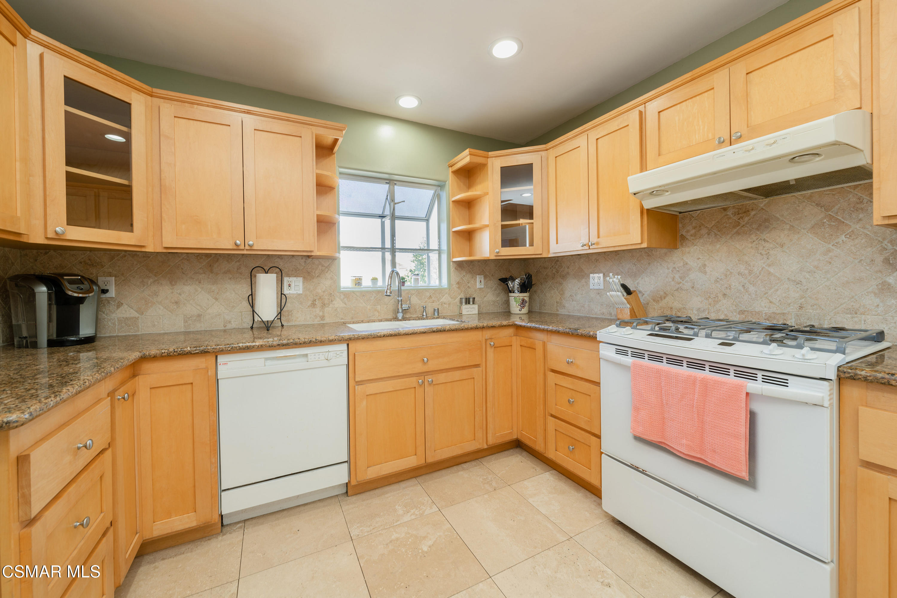 305 West Roderick Avenue Oxnard, CA 93030 - Photo 8 of 18 Roderick Ave Kitchen front